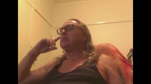 Snapshot of knobout chatting on 01/19/26, 11:25 knobout online show from 01/19/26, 11:25