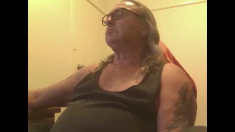 Snapshot of knobout chatting on 02/03/26, 10:53 knobout online show from 02/03/26, 10:53