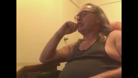 Snapshot of knobout chatting on 02/25/26, 10:36 knobout online show from 02/25/26, 10:36