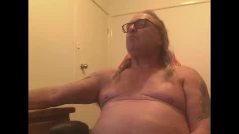 Snapshot of knobout chatting on 03/02/26, 01:19 knobout online show from 03/02/26, 01:19