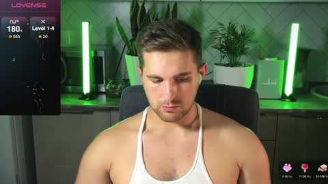 Snapshot of kochka25 chatting on 12/22/24, 03:44 Sweet boy online show from 12/22/24, 03:44
