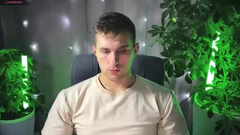 Snapshot of kochka25 chatting on 02/20/25, 09:42 Sweet boy online show from 02/20/25, 09:42