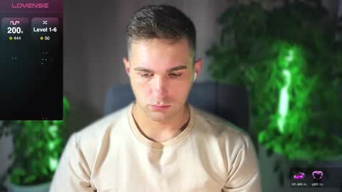 Snapshot of kochka25 chatting on 03/02/25, 05:33 Sweet boy online show from 03/02/25, 05:33