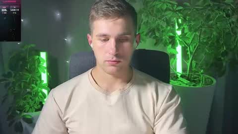Snapshot of kochka25 chatting on 03/09/25, 10:08 Sweet boy online show from 03/09/25, 10:08