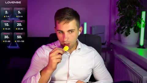 Snapshot of kochka25 chatting on 09/19/25, 05:35 Sweet boy online show from 09/19/25, 05:35