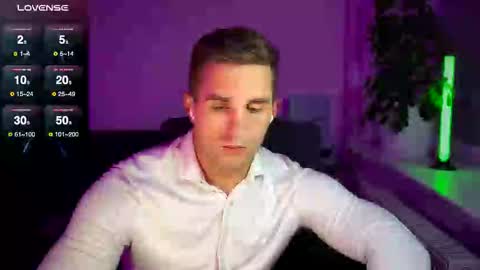 Snapshot of kochka25 chatting on 09/21/25, 04:30 Sweet boy online show from 09/21/25, 04:30