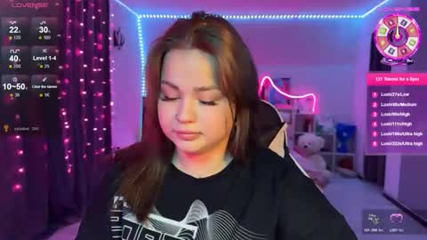 Mia online show from 12/15/25, 02:43