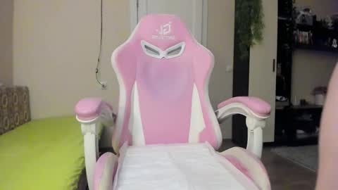 Snapshot of kokomi_sangonomia chatting on 03/27/26, 04:51 Laura online show from 03/27/26, 04:51