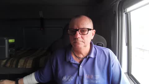 Snapshot of komputer123456789 chatting on 02/11/25, 02:35 Bogdan online show from 02/11/25, 02:35