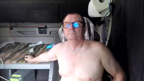 Snapshot of komputer123456789 chatting on 05/29/26, 12:25 Bogdan online show from 05/29/26, 12:25