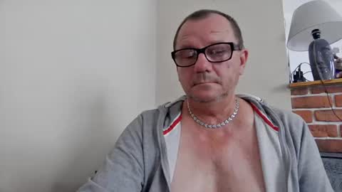 Snapshot of komputer123456789 chatting on 07/19/26, 08:18 Bogdan online show from 07/19/26, 08:18
