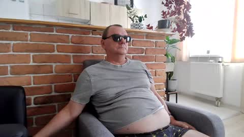 Snapshot of komputer123456789 chatting on 07/21/26, 06:05 Bogdan online show from 07/21/26, 06:05