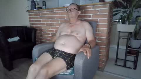Snapshot of komputer123456789 chatting on 07/21/26, 06:54 Bogdan online show from 07/21/26, 06:54