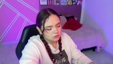 Snapshot of koning_moretti chatting on 07/11/26, 02:03 camila online show from 07/11/26, 02:03