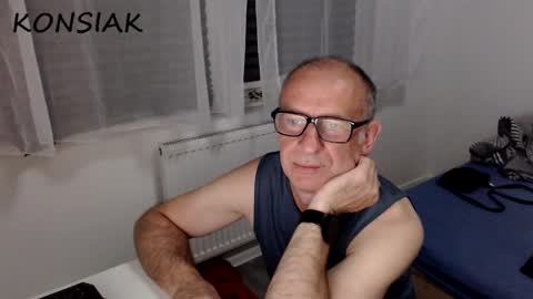 Snapshot of konsiak chatting on 09/12/25, 06:52 Komsiak online show from 09/12/25, 06:52