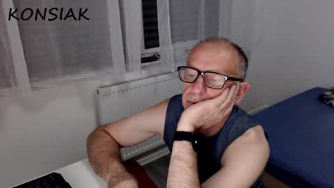 Snapshot of konsiak chatting on 09/13/25, 09:47 Komsiak online show from 09/13/25, 09:47