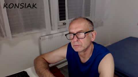 Snapshot of konsiak chatting on 09/15/25, 08:31 Komsiak online show from 09/15/25, 08:31