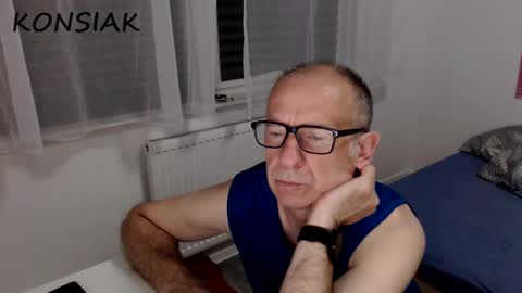 Snapshot of konsiak chatting on 09/18/25, 07:27 Komsiak online show from 09/18/25, 07:27
