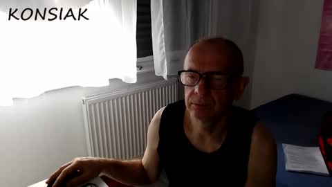 Snapshot of konsiak chatting on 10/12/25, 08:13 Komsiak online show from 10/12/25, 08:13