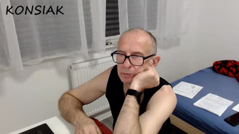 Snapshot of konsiak chatting on 10/13/25, 06:52 Komsiak online show from 10/13/25, 06:52
