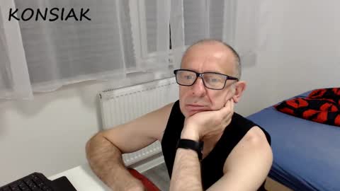 Snapshot of konsiak chatting on 10/14/25, 08:42 Komsiak online show from 10/14/25, 08:42