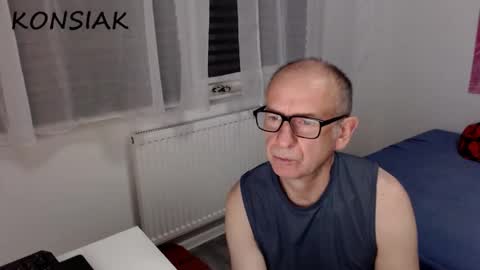 Snapshot of konsiak chatting on 10/17/25, 09:17 Komsiak online show from 10/17/25, 09:17