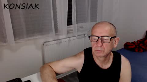 Snapshot of konsiak chatting on 10/24/25, 08:38 Komsiak online show from 10/24/25, 08:38