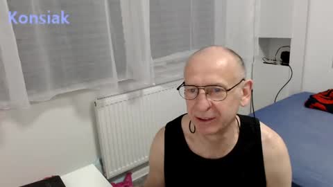 Komsiak online show from 04/29/26, 06:47