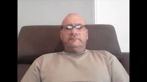 Snapshot of konsty17 chatting on 12/17/25, 11:22 konsty17 online show from 12/17/25, 11:22