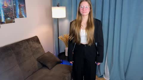 Snapshot of koolyquiser chatting on 11/12/25, 01:55 Jenna online show from 11/12/25, 01:55