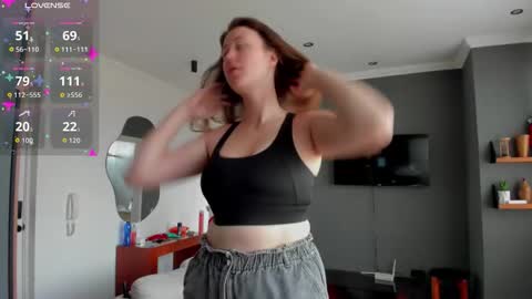 Snapshot of kortney_williams chatting on 10/27/25, 02:32 Twiix online show from 10/27/25, 02:32