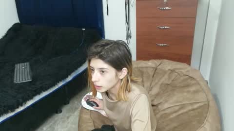 Snapshot of kratos_and_afrodita chatting on 10/11/25, 02:22 kratos_and_afrodita online show from 10/11/25, 02:22