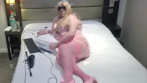 Snapshot of krazeholly42 chatting on 03/13/26, 09:32 krazeholly42 online show from 03/13/26, 09:32