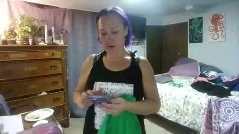 Snapshot of kreamyk420 chatting on 11/10/25, 06:23 kreamyk420 online show from 11/10/25, 06:23