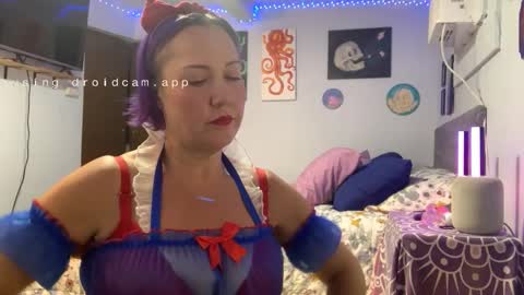 Snapshot of kreamyk420 chatting on 11/15/25, 11:32 kreamyk420 online show from 11/15/25, 11:32