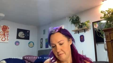 Snapshot of kreamyk420 chatting on 12/19/25, 04:58 kreamyk420 online show from 12/19/25, 04:58