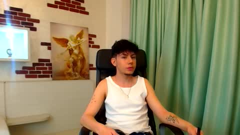 Snapshot of krewvaughn chatting on 10/11/25, 04:55 KrewVaughn online show from 10/11/25, 04:55