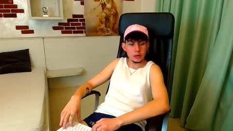 Snapshot of krewvaughn chatting on 10/15/25, 05:18 KrewVaughn online show from 10/15/25, 05:18