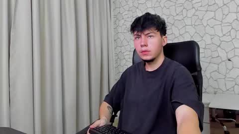 Snapshot of krewvaughn chatting on 10/16/25, 10:05 KrewVaughn online show from 10/16/25, 10:05