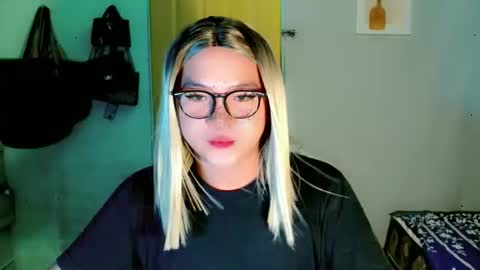 Snapshot of krezikeed chatting on 05/05/26, 02:08 krezikeed online show from 05/05/26, 02:08