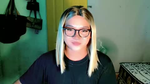 Snapshot of krezikeed chatting on 05/05/26, 02:36 krezikeed online show from 05/05/26, 02:36
