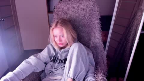 kris_grant online show from 01/26/25, 01:36
