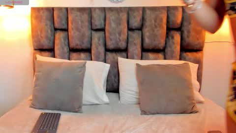 kris_kane1 online show from 01/18/26, 11:08