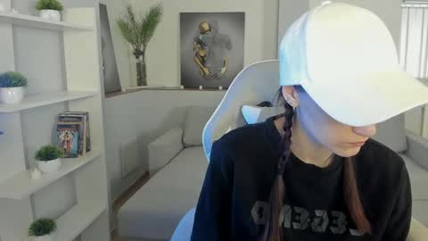 Snapshot of krisdoeill chatting on 04/19/26, 02:22 krisdoeill online show from 04/19/26, 02:22