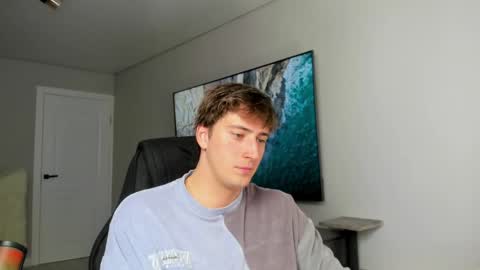 Snapshot of krishort chatting on 05/08/26, 09:03 krishort online show from 05/08/26, 09:03