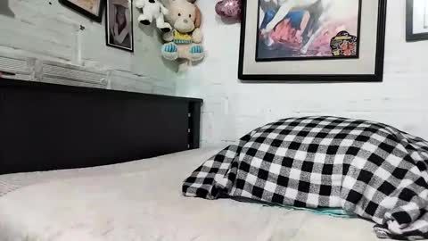 Snapshot of krisstal703358 chatting on 10/20/25, 05:24 krisstal703358 online show from 10/20/25, 05:24