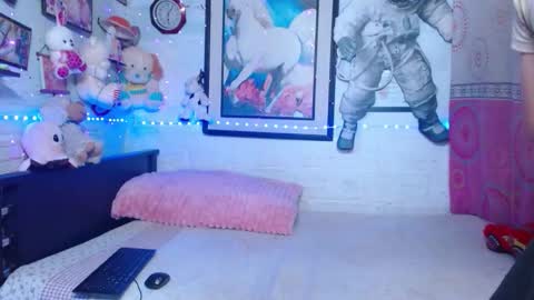 krisstal703358 online show from 02/12/26, 07:42