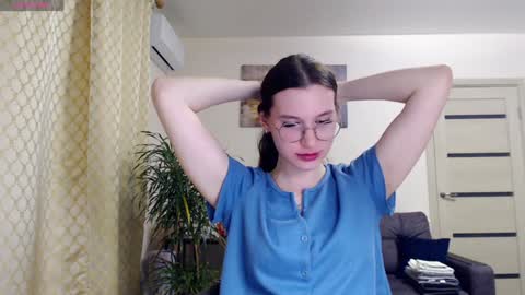Snapshot of kristal89 chatting on 01/03/25, 01:05 kristal89 online show from 01/03/25, 01:05