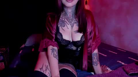 Snapshot of kristall_schwarz_ chatting on 07/11/26, 06:27 Kristall online show from 07/11/26, 06:27