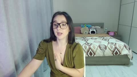 Snapshot of kristall_xxx chatting on 02/14/25, 07:17 twitter    Annemarye 23 online show from 02/14/25, 07:17